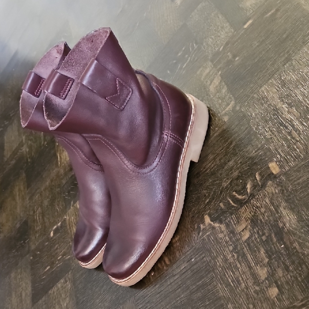 Roots Leather Boots - Picture 3 of 6